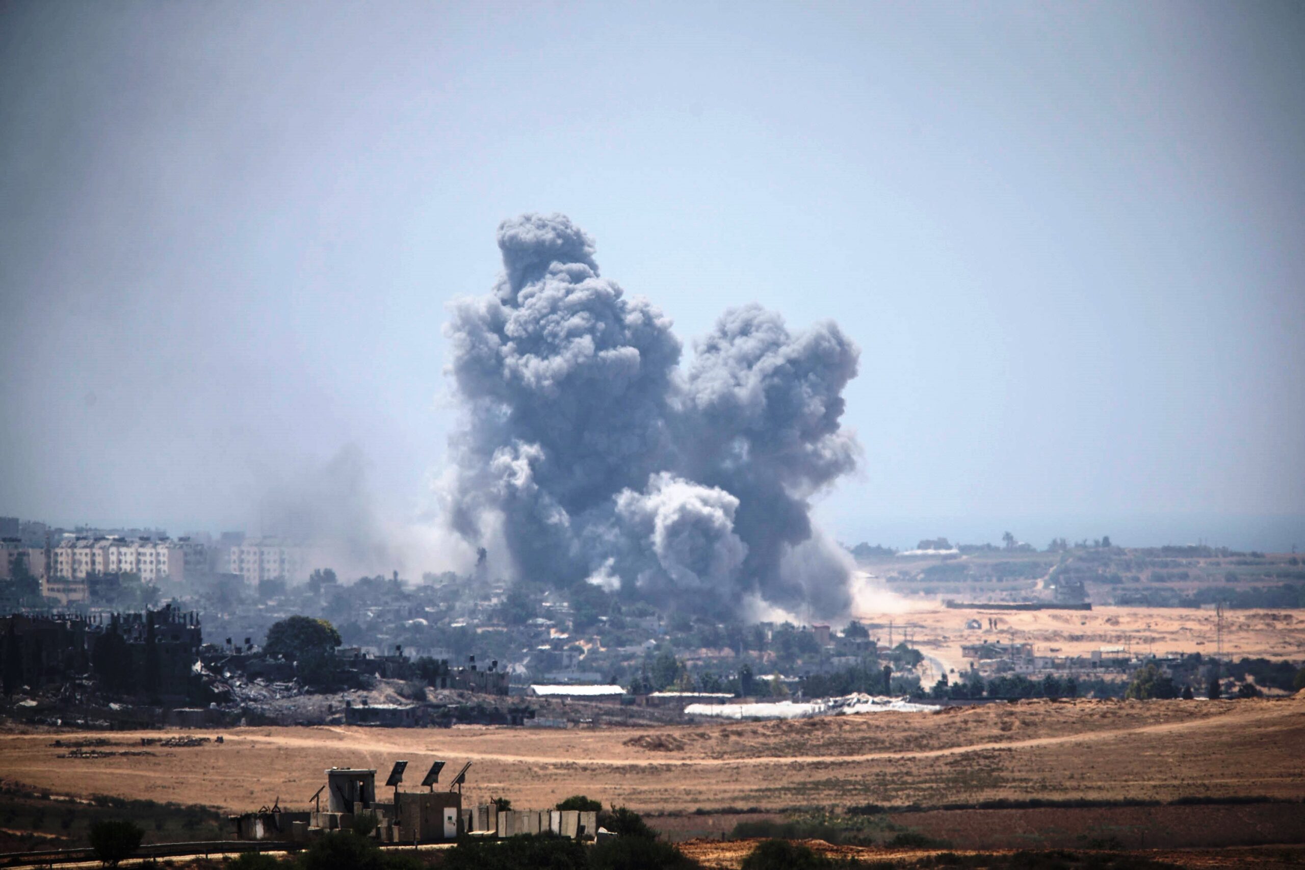 עשן מתמר מדרום רצועת עזה