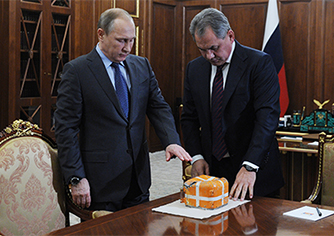 הנשיא ולדימיר פוטין ושר ההגנה הרוסי סרגיי שויגו