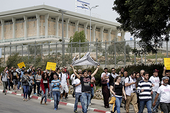 מצעד מחאה של ערבים ישראלים מול הכנסת