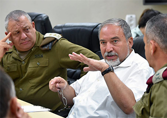 שר הביטחון ליברמן עם הרמטכ
