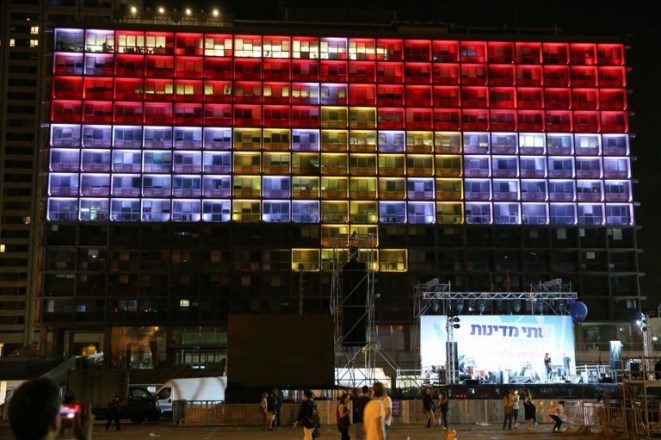 דגל מצרים מואר על בניין עיריית תל אביב, מאי 2017
