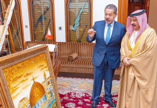 Yasser, son of Mahmoud Abbas, meets with King of Bahrain |