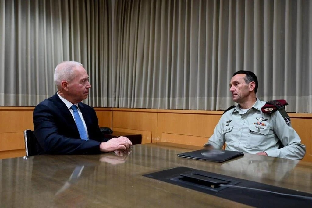 Incoming Chief of Staff Halevi and Defense Minister Galant |