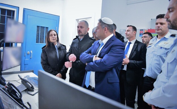 Minister Ben Gabir visiting Nafha prison, January 2022 |