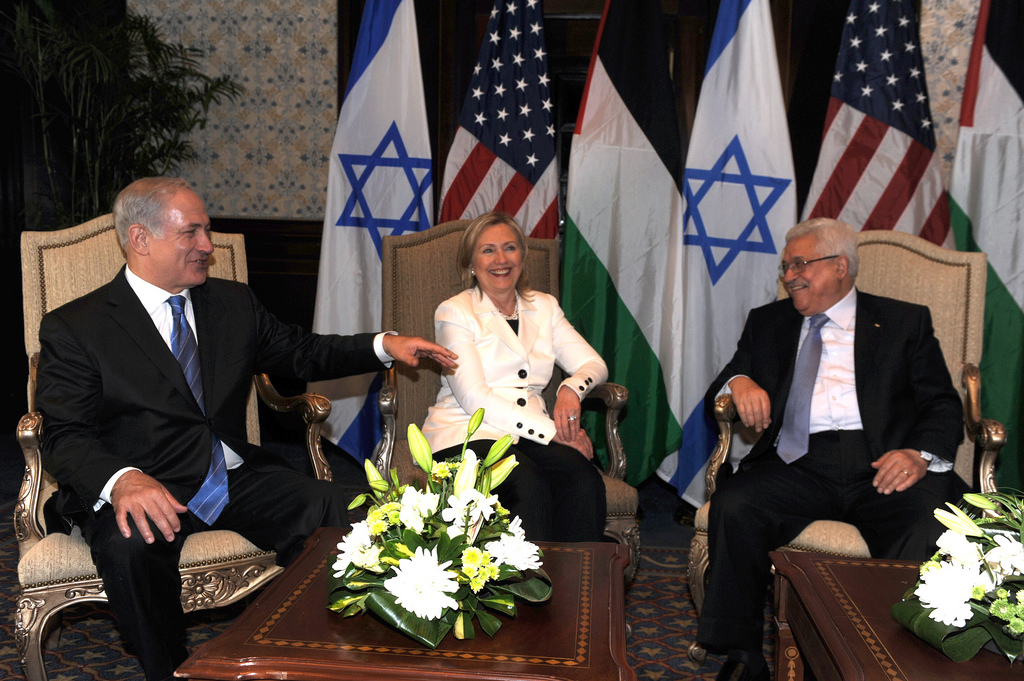 Abu Mazen at a meeting with Israeli Prime Minister Netanyahu and US Secretary of State Clinton, 2010 |