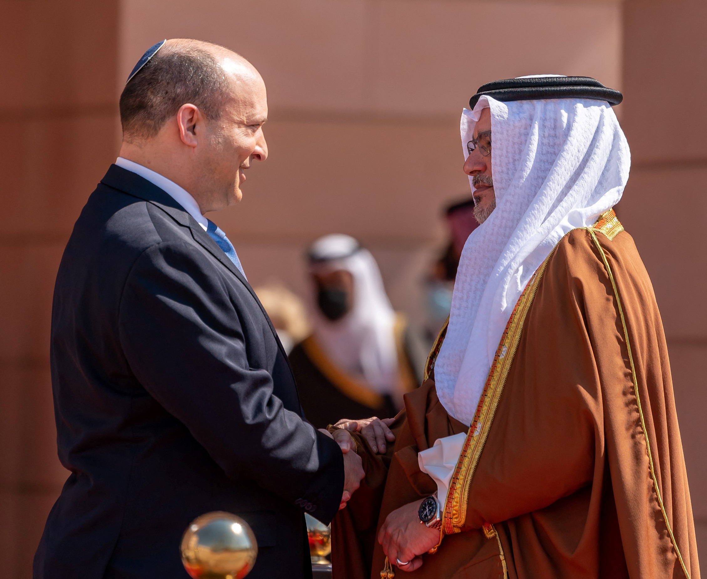 La reunión del Príncipe Heredero y el Primer Ministro de Bahréin con el entonces Primer Ministro Bennett, febrero de 2022 |