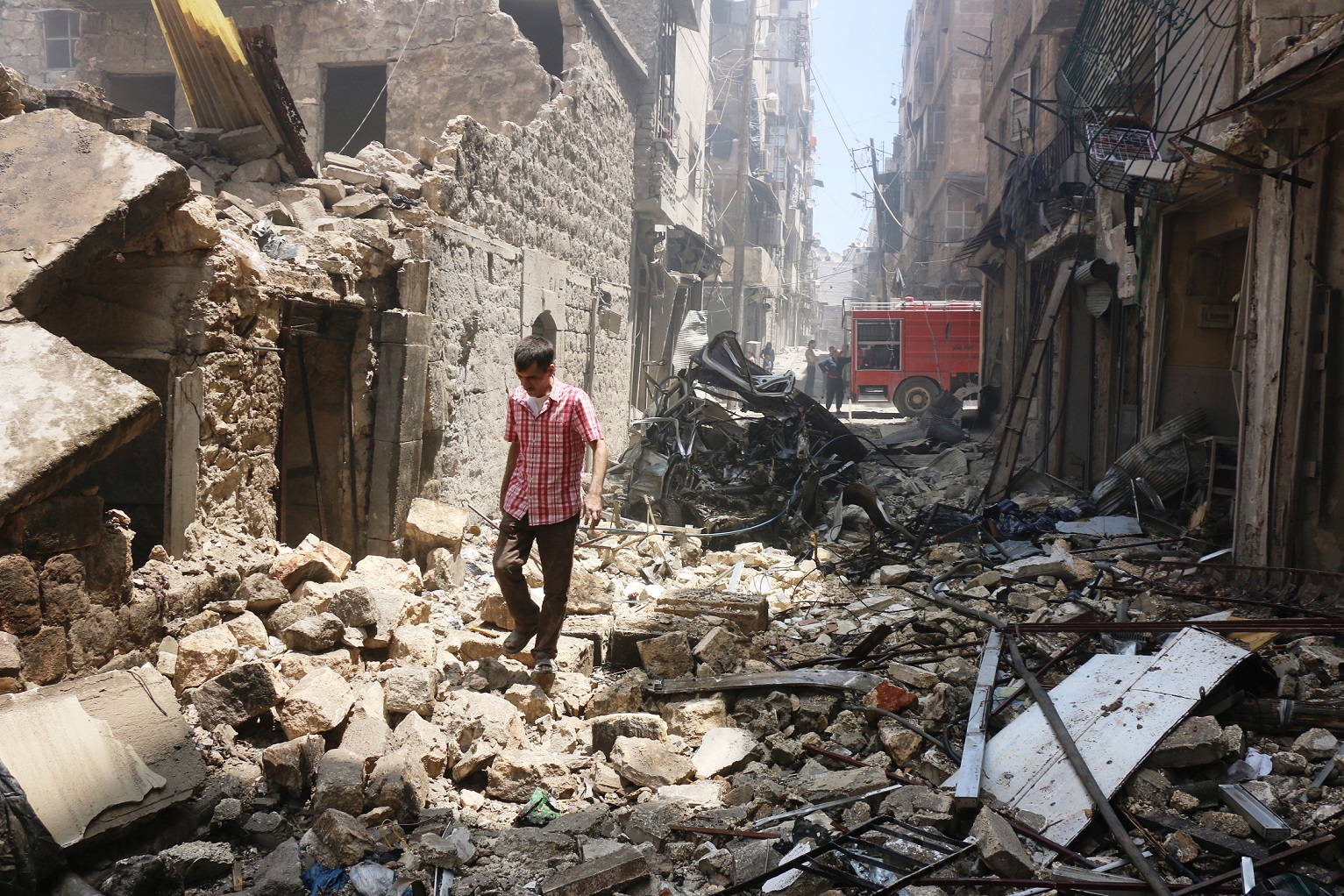 The rubble of a destroyed building following reported air strikes by Syrian government forces in Aleppo, June 8, 2016. Photo: Thaer Mohammed / AFP