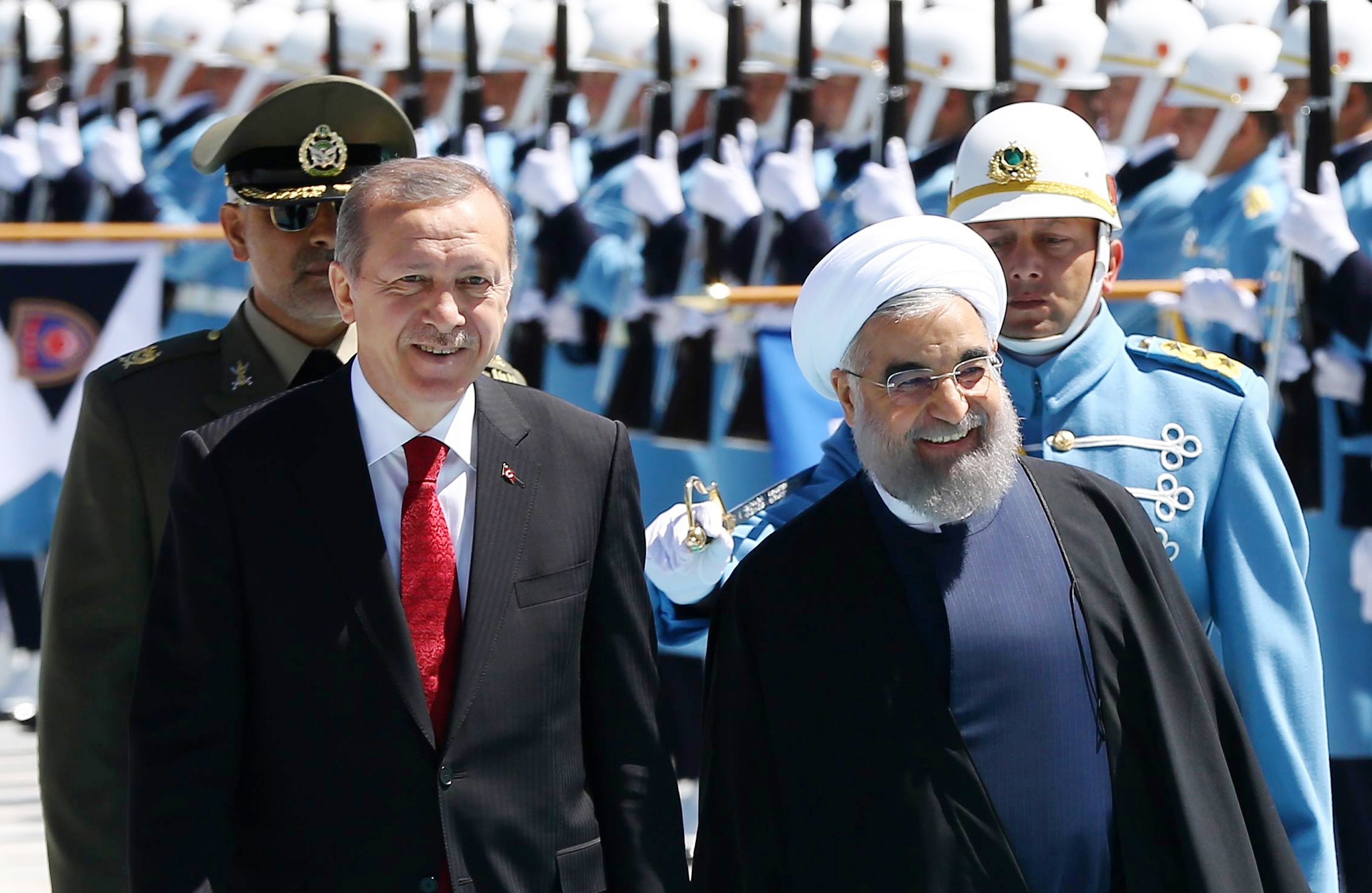 Turkish President Erdogan (l) and Iranian President Rouhani during an official welcoming ceremony at the presidential complex in Ankara, April 16, 2016. Photo: Adem Altan / AFP