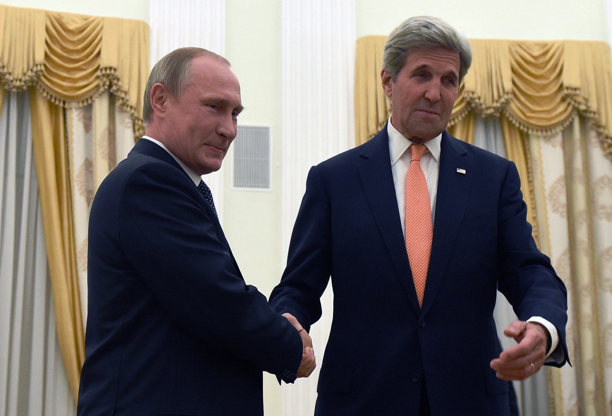Russian President Vladimir Putin (l) and US Secretary of State John Kerry before their meeting to discuss cooperation on Syria, Moscow, July 14, 2016. Photo: Vasily Maximov / AFP