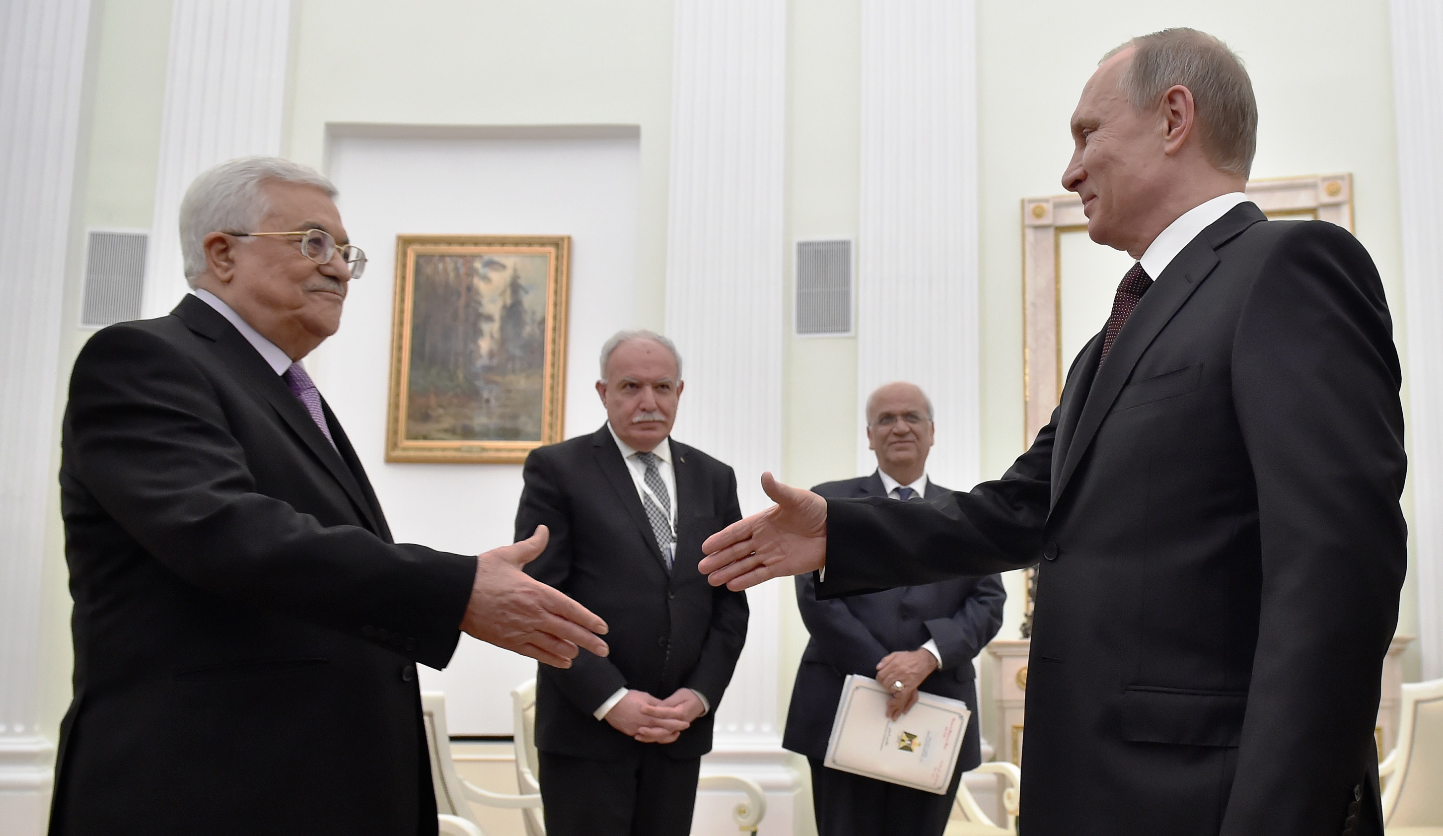Palestinian Authority President Abbas (l) and Russian President Putin (r) in Moscow, at the Kremlin, April 18, 2016. Photo: Alexander Nemenov / Pool / AFP