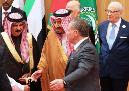 Jordan's King Abdullah II (2-R) speaks to Saudi Arabia's King Salman bin Abdulaziz al-Saud (2-L) as Tunisian President Beji Caid Essebsi (R) stands behind them during a break following talks of the Arab League summit in the Jordanian Dead Sea resort of Sweimeh on March 29, 2017. Arab leaders are set to meet in Jordan for their annual summit with no expected breakthrough on resolving conflicts or