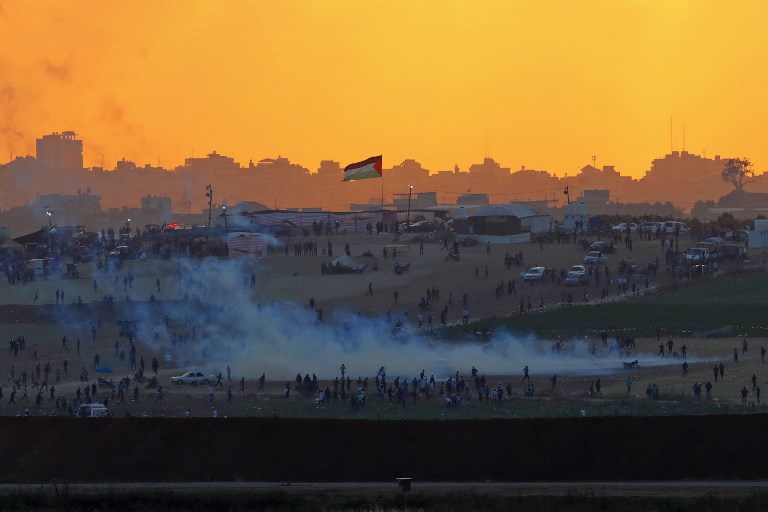 A picture taken on May 15, 2018, from the southern Israeli kibbutz of Nahal Oz across the border with the Gaza strip shows Palestinian protesters.