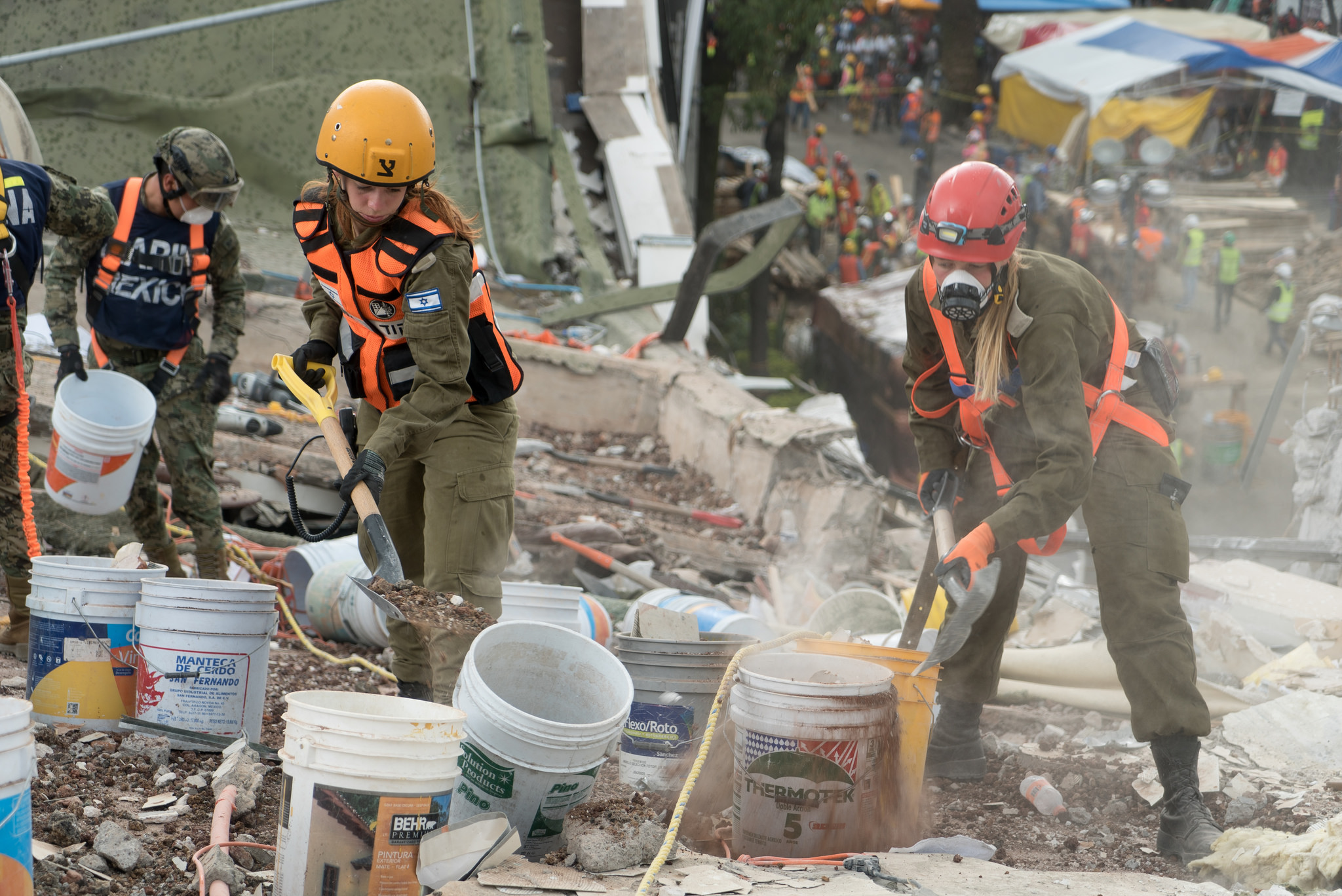 Землетрясение в израиле. Израильские спасатели в Армении фото.