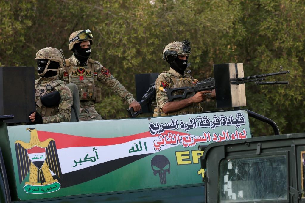 Iraqi rapid response force members guard a street in Basra, Iraq September 8, 2018.