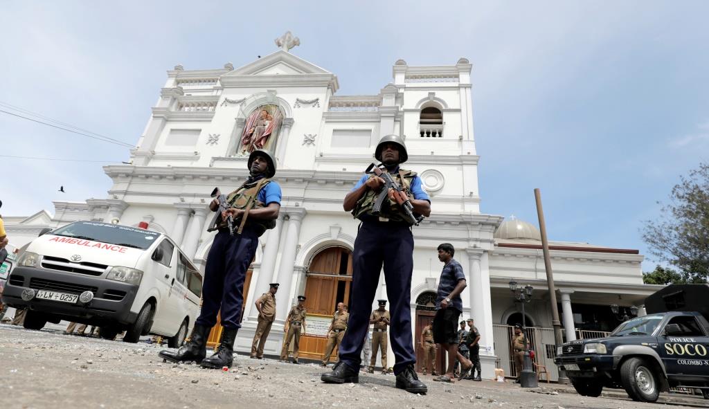 Sri Lankan military officials stand guard in front of the St. Anthony's Shrine, Kochchikade church after an explosion in Colombo, Sri Lanka April 21, 2019.