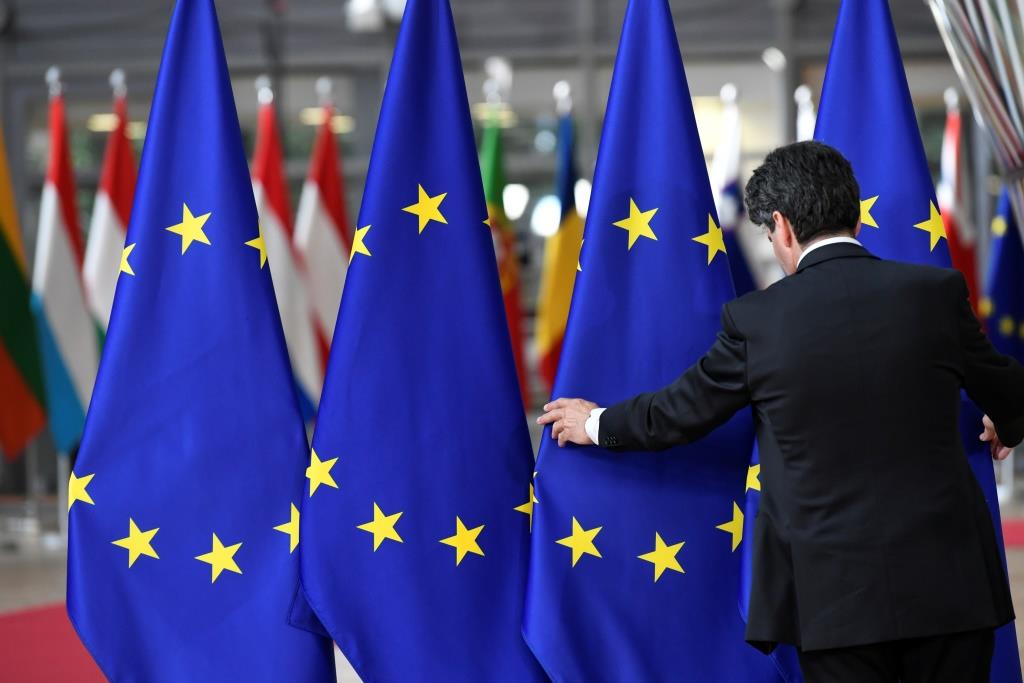 A staff member sets up EU flags ahead of a European Union leaders summit after European Parliament elections to discuss who should run the EU executive for the next five years, in Brussels, Belgium May 28, 2019.