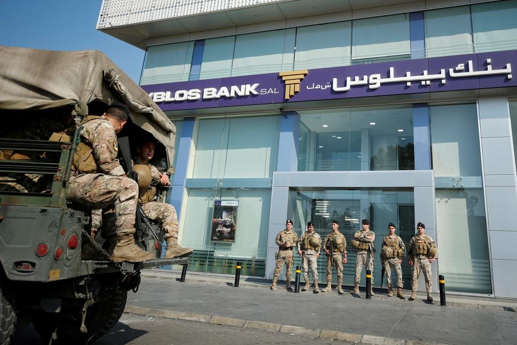 Lebanese army soldiers stand guard outside a branch of Byblos Bank in the southern city of Sidon, Lebanon November 4, 2019.